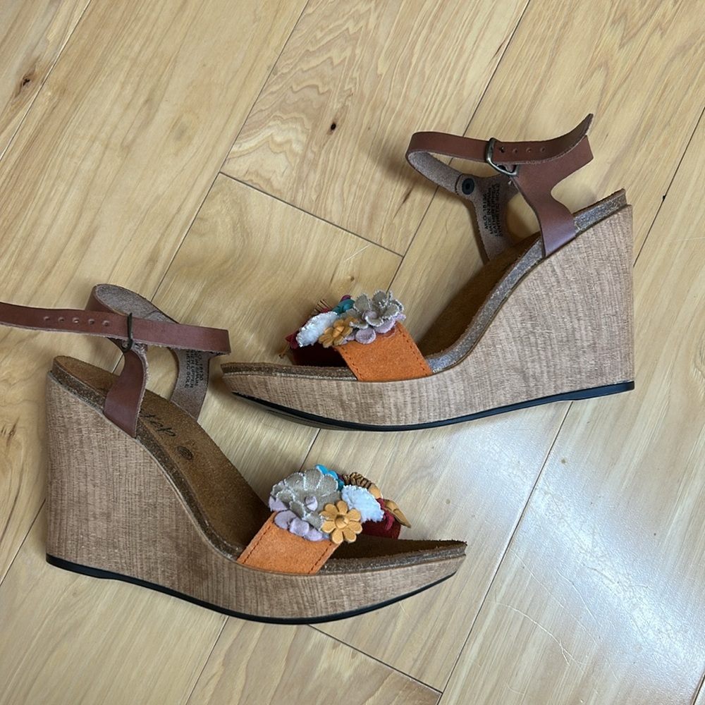 Bio Step Floral Wedges w/Leather Straps | Size 10 (41) - Picture 5 of 7